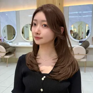 ロング 似合わせレイヤー/ 透明感カラーのヘアスタイル