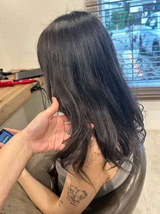 セミロング カラー やまこし 美裕樹のヘアスタイル