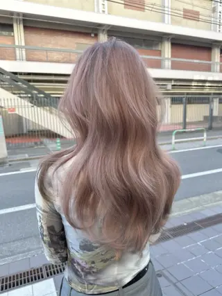 ロング カラー レイヤーカット 透明感カラーのヘアスタイル