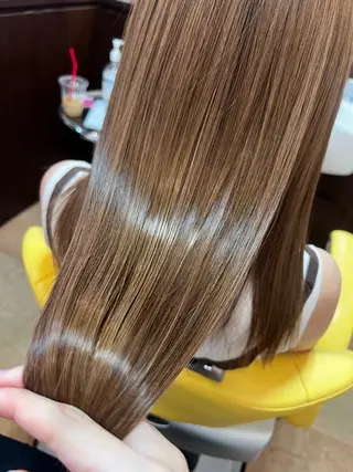 ミディアム カラー ヘアアレンジ bh.maara デザイン／ハイトーンのヘアスタイル