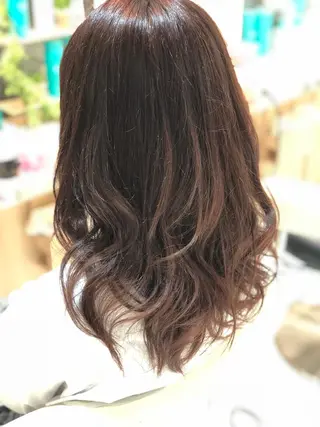 セミロング 縮毛矯正/髪質改善 継続する美髪のヘアスタイル