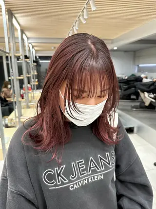 ミディアム カラー レイヤーカット 透明感カラーのヘアスタイル