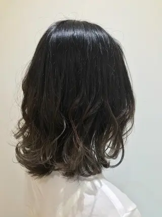 ミディアム カラー 清藤綾/脱白髪染め 白髪ぼかしハイライトのヘアスタイル