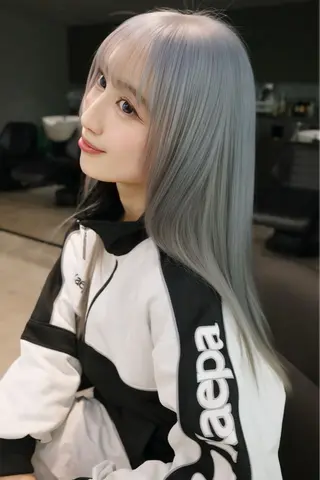 ロング カラー レイヤーカット 透明感カラーのヘアスタイル