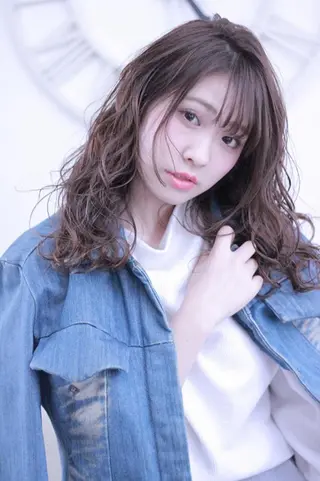 セミロング カラー 及川 光のヘアスタイル