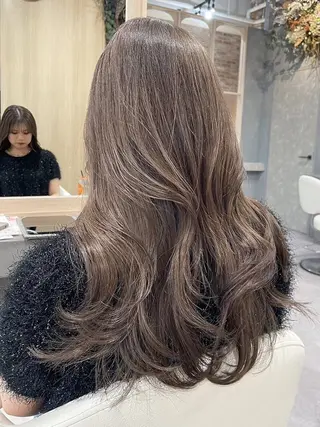 ロング カラー 吉田 莉乃のヘアスタイル