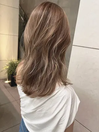 カラー 忠本 功のヘアスタイル