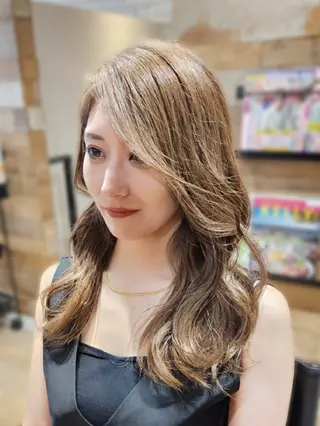 ロング カラー Miuri/ミユリ 柔らかい雰囲気ヘアのヘアスタイル
