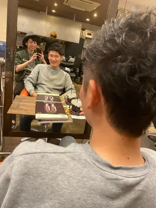 ショート メンズ デザインカラー🌈 高木リョウのヘアスタイル