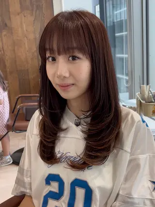 セミロング カラー 穂積 未優のヘアスタイル