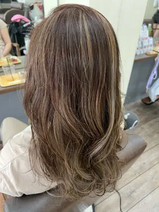 セミロング カラー 鶴見 和美のヘアスタイル