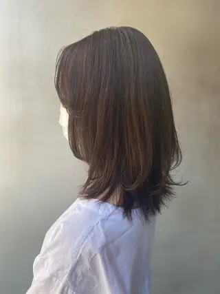 ミディアム カラー shiori ﾍﾞｰｼﾞｭｶﾗｰのヘアスタイル