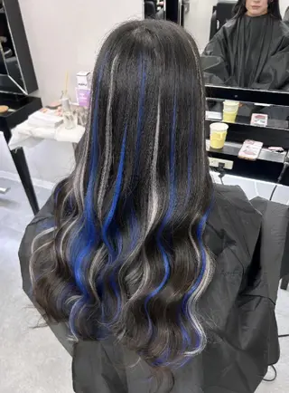 カラー ロング ベルグロー アルファのヘアスタイル