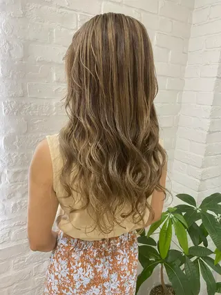 ロング カラー 🍀透明感抜群🍀/ ハイトーンカラーのヘアスタイル