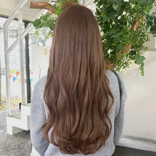 ロング カラー 山田 里美のヘアスタイル