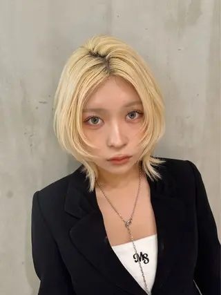 ロング カラー ハイトーンカラー シールエクステのヘアスタイル
