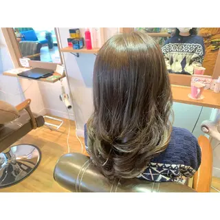ロング カラー ツキダテ ユイのヘアスタイル