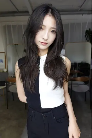 ロング カラー nishido ハイライト/パーマのヘアスタイル