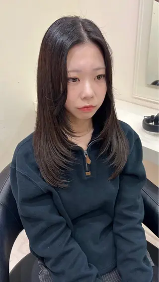 セミロング 韓国レイヤー&ピンク 艶髪🩶maikoのヘアスタイル
