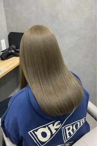 セミロング カラー ミルクティー職人× HIROSEのヘアスタイル