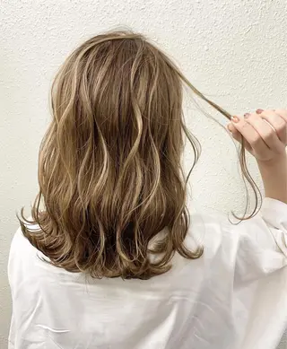 ミディアム カラー グレージュ💎 神戸孝哉のヘアスタイル