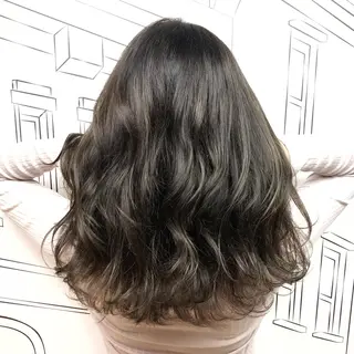 ミディアム カラー TOMOKA 艶髪/透明感カラーのヘアスタイル