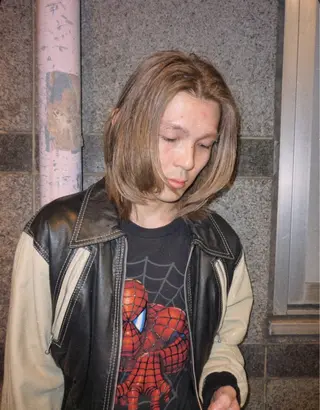 ミディアム カラー メンズ 心斎橋/ハイトーン/ レイヤーカットのヘアスタイル