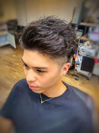 ショート パーマ メンズ 二本木 秀成のヘアスタイル