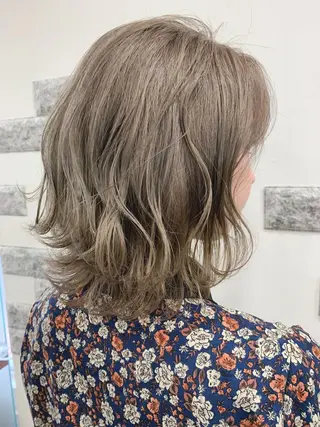 ミディアム カラー 薄田 珠美のヘアスタイル