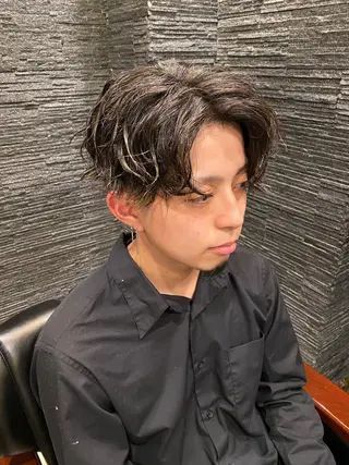 ミディアム パーマ メンズ 岡本 宗士のヘアスタイル