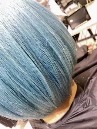 ショート カラー _WHITE 天王寺のヘアスタイル