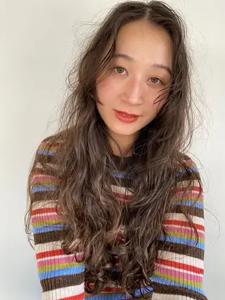 ミディアム カラー パーマ CEINE OURのヘアスタイル