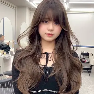 ミディアム カラー Lond Le'a /ハイトーンカラーのヘアスタイル