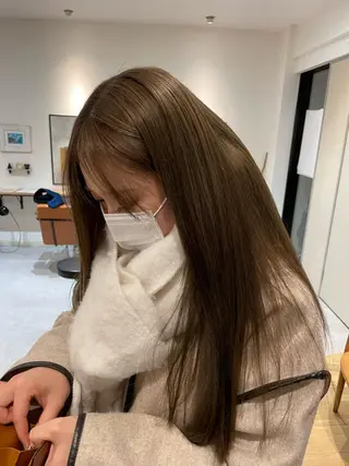 ロング カラー シモダ クルミのヘアスタイル