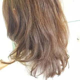 セミロング 若泉 真梨のヘアスタイル