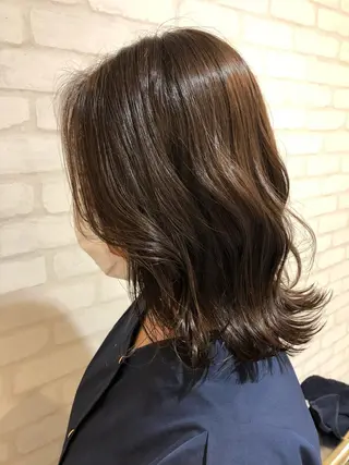 ミディアム あだち ゆかのヘアスタイル