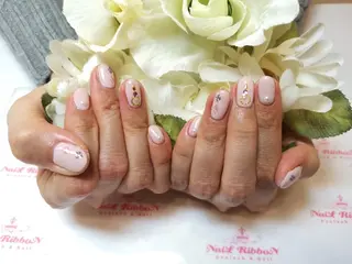 ネイル ネイルリボン 受付スタッフのネイルデザイン
