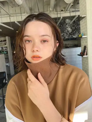 カラー 透明感ブリーチ ハイトーンウエダのヘアスタイル