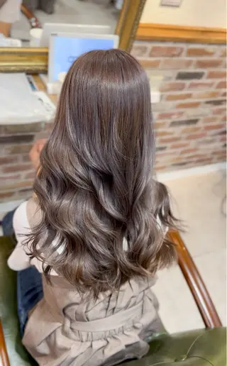 ロング 飯星慧斗 /ブリーチ、縮毛矯正のヘアスタイル