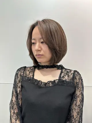 ミディアム カラー パーマ ヘアアレンジ メンズ キッズ ネイル マツエク・マツパ アイブロウ 切りっぱなしヘアボブ ミディアムヘアRYOのヘアスタイル
