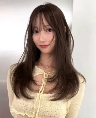 ロング レイヤー・カット モデル・透明感カラーのヘアスタイル