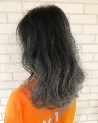 ミディアム カラー 小島 侑衣のヘアスタイル