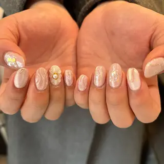 ミディアム Lesest akariのネイルデザイン