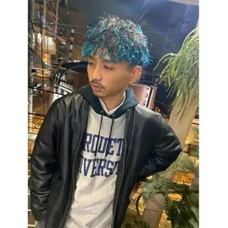 ショート メンズ qiie リタッチ 黒染め　ワンカラーのヘアスタイル