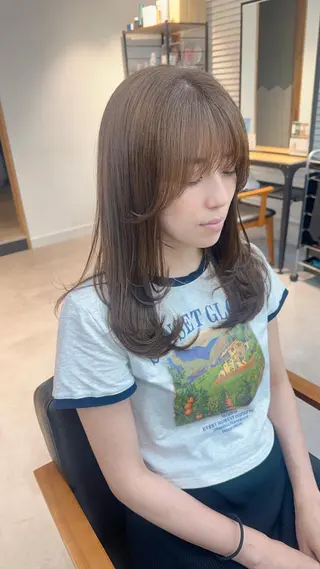 セミロング カラー パーマ ヘアアレンジ メンズ キッズ ネイル マツエク・マツパ アイブロウ レイヤーカット／顔周 りカット/縮毛矯正のヘアスタイル