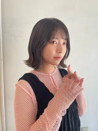 ミディアム 米澤 由衣のヘアスタイル