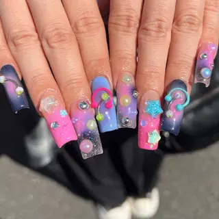 ネイル くれは🩵💙 PINS16のネイルデザイン