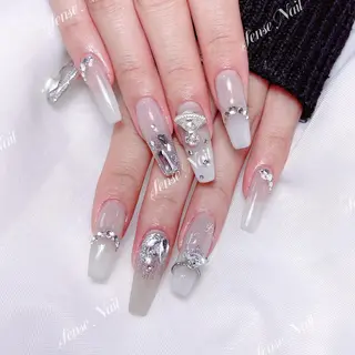 ネイル Queening 🦋のネイルデザイン