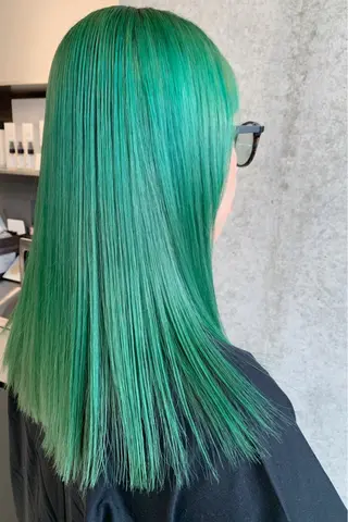 セミロング カラー にった みずきのヘアスタイル