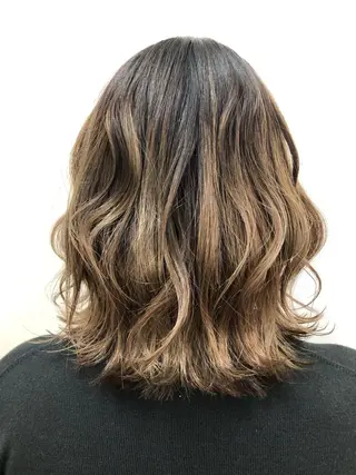 ミディアム カラー 女性に人気♪ はやしほのかのヘアスタイル